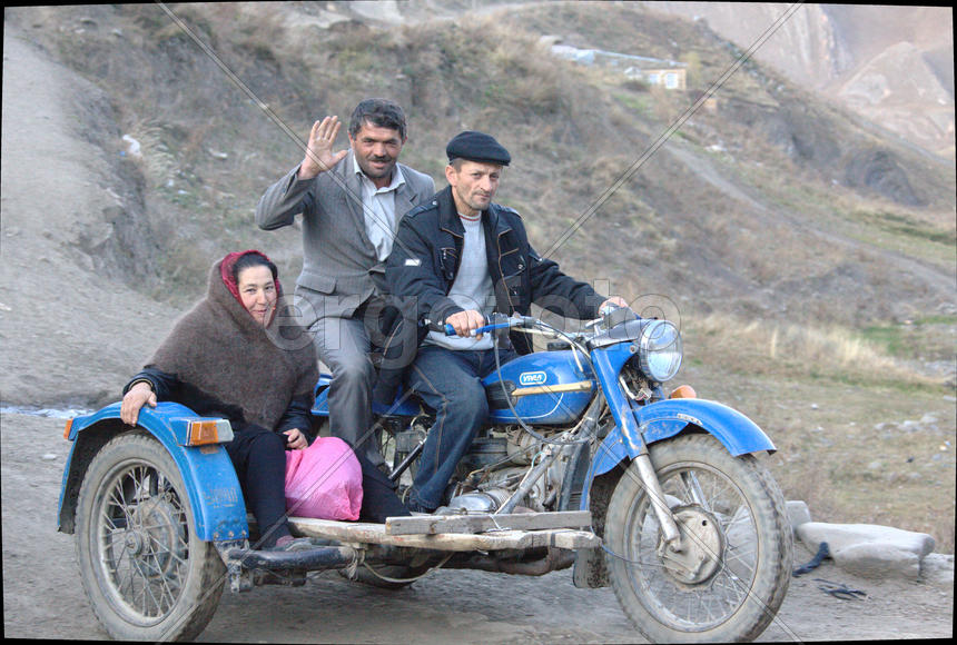 Трое в мотоцикле