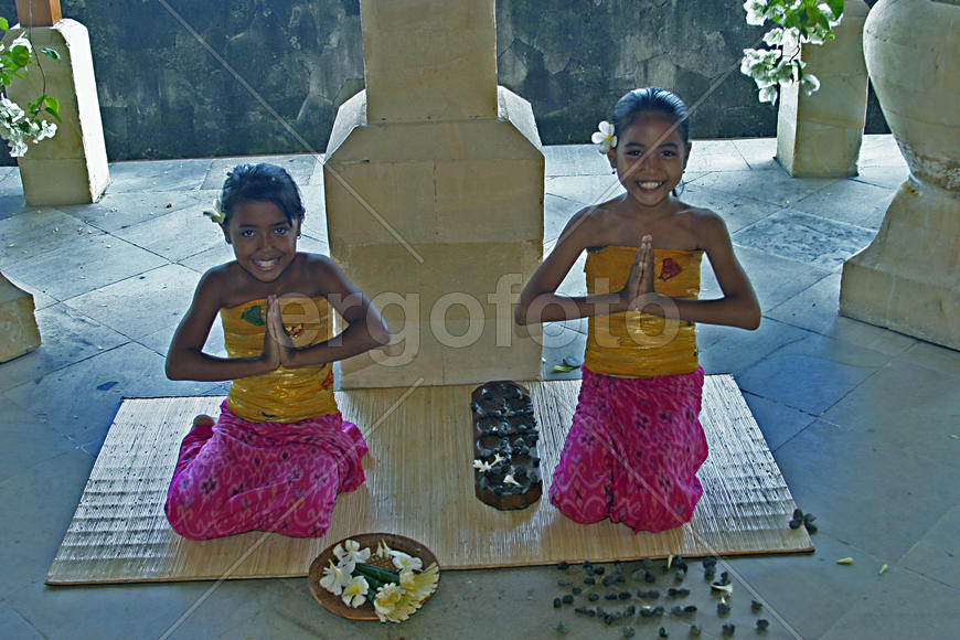 Две девочки