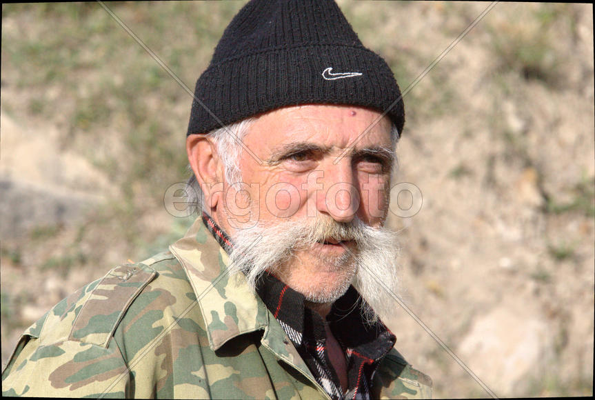 Старец с усами