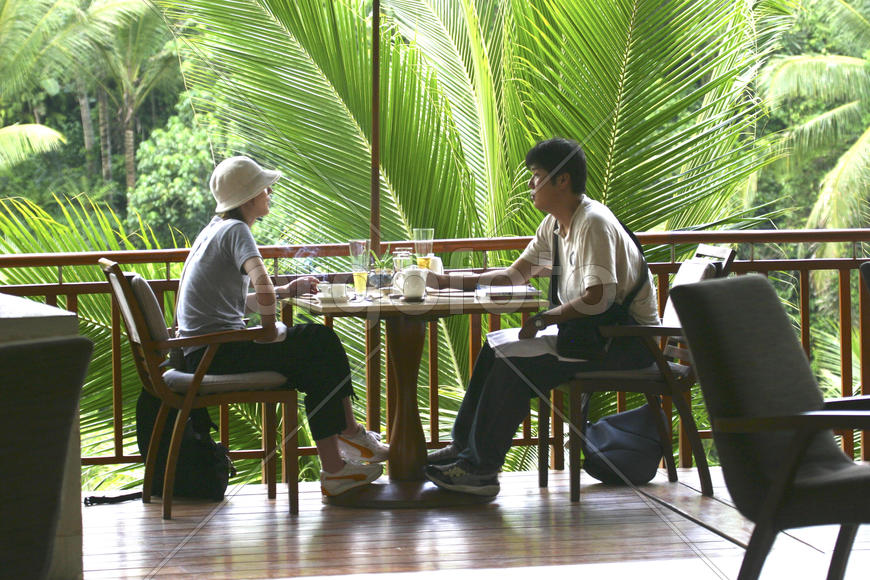 Разговор за столом