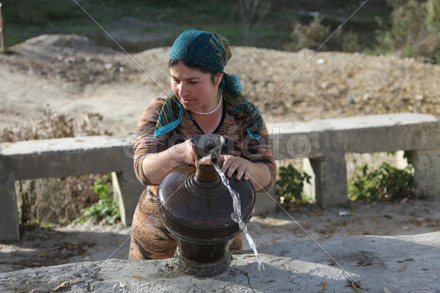 Девушка с кувшином