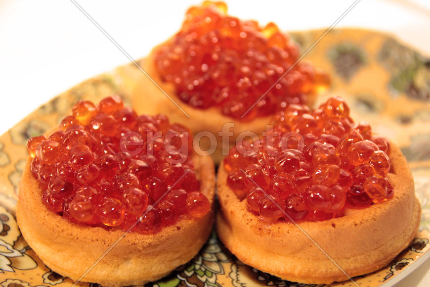 Тарталетки с красной икрой