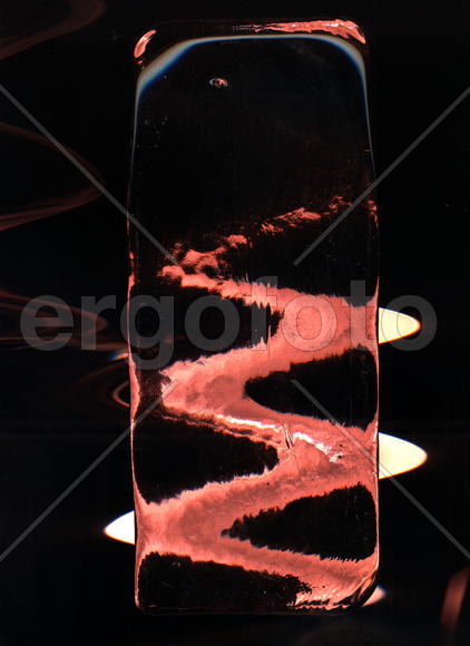 Стеклянный красный блок