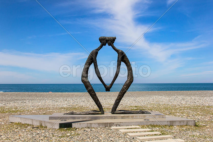 Скульптурная группа Влюблённым на Бульваре в Батуми