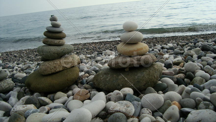 каменные пирамидки 