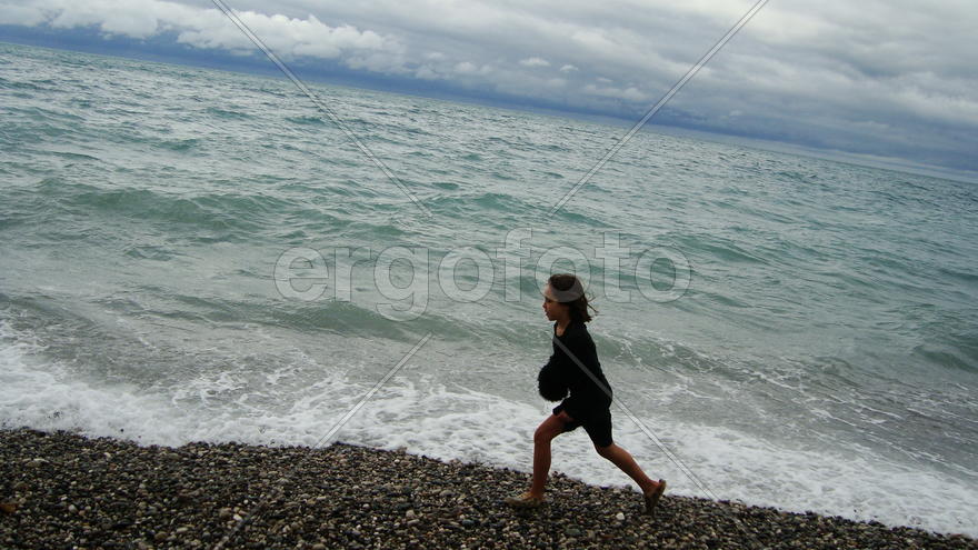 девочка и шторм