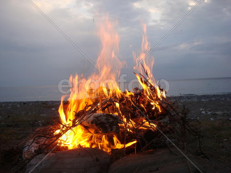 костер на пляже