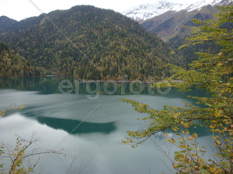 горное озеро