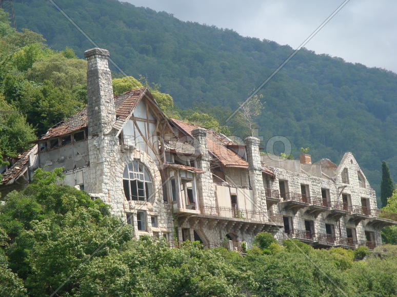 Развалины замка Принца Ольденбургского