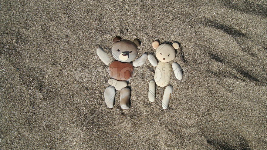 мозаика из камней на песке