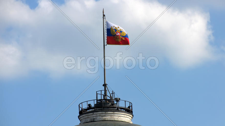 Штандарт Президента Российской Федерации на Сенатском дворце в Московском Кремле