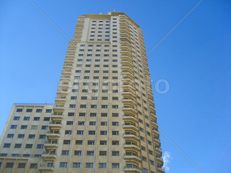      Современное многоэтажное здание Torre de Madrid, Мадрид, Испания 