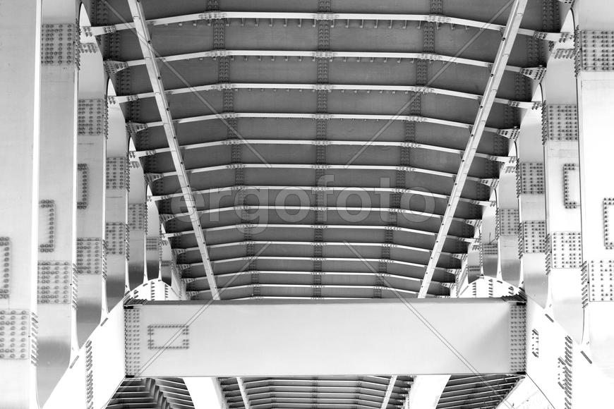 Мост в нескучном саду