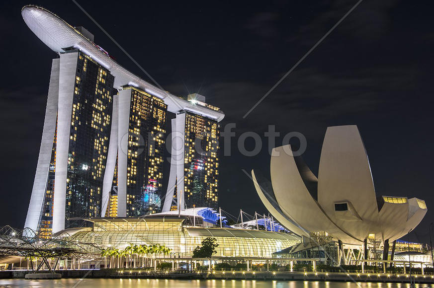 Гостиница и казино "Марина Бэй Сэндс" в Сингапуре