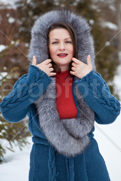 Портрет женщины в мехах. опушка из лисы