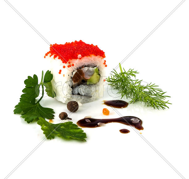 Японская еда. Суши на белом фоне 