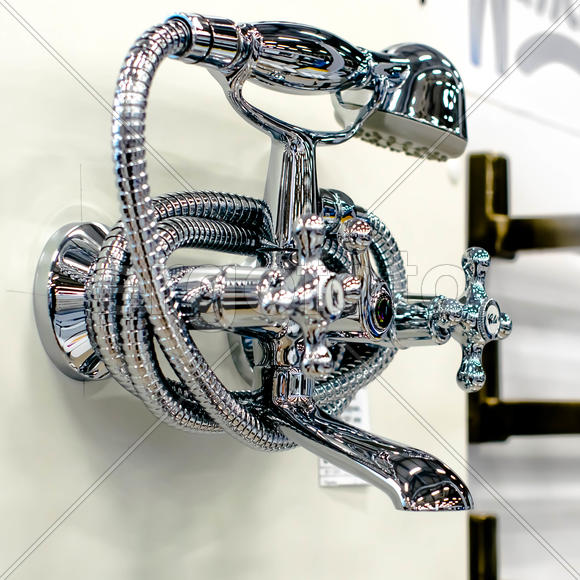 Сантехнические устройства. Хромированный кран 