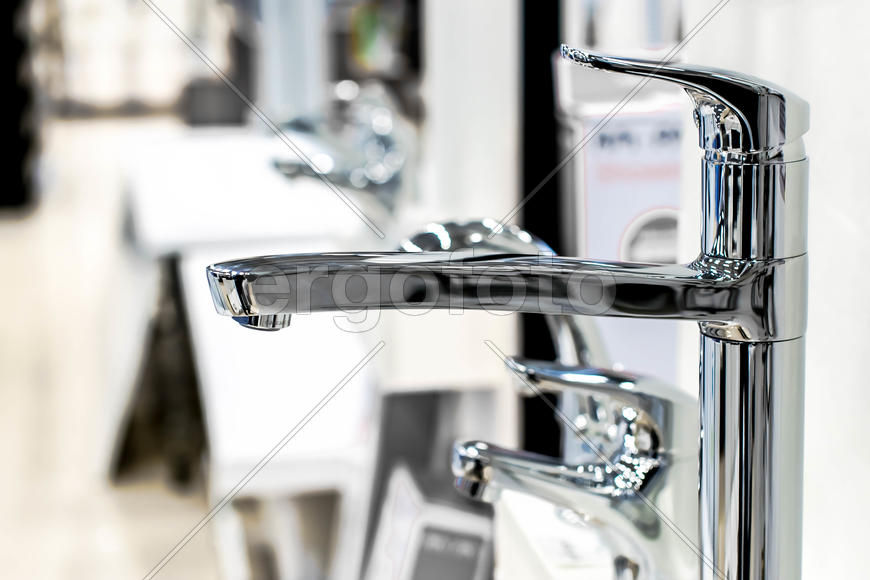 Сантехнические устройства. Хромированный кран 