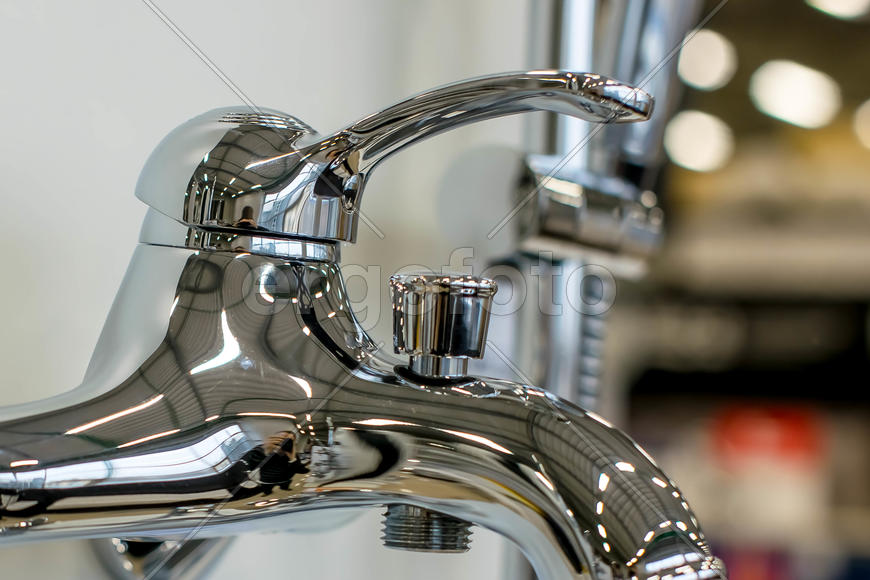 Сантехнические устройства. Хромированный кран 