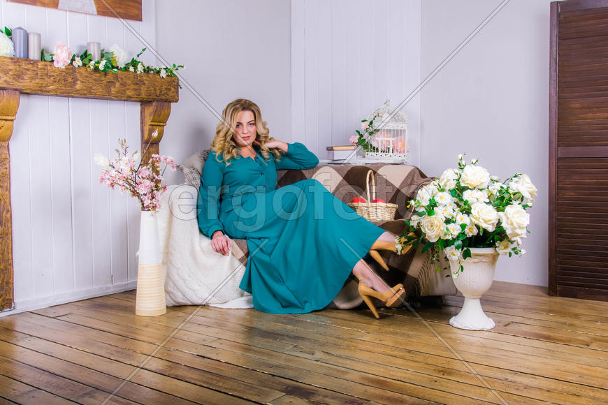 Девушка в студии