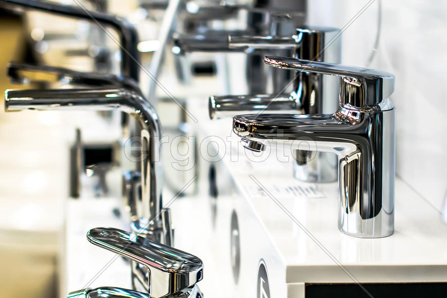 Сантехнические устройства. Хромированный кран 