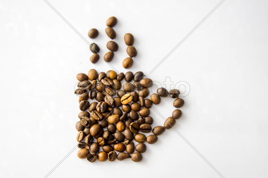 Рисунок выложенный из кофе 