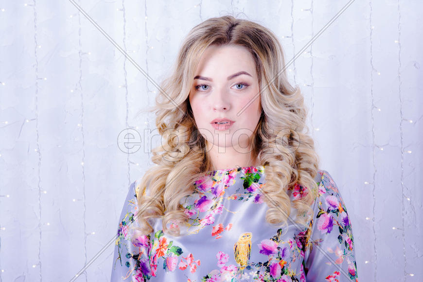 девушка в красивом платье