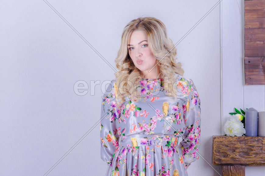 девушка в красивом платье