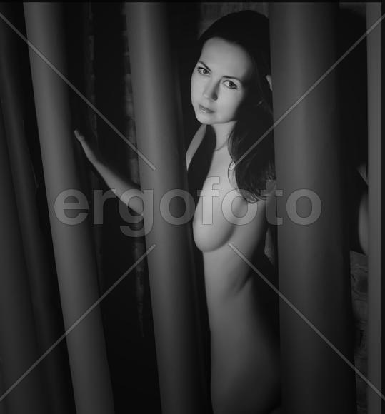 Портрет обнажённой девушки