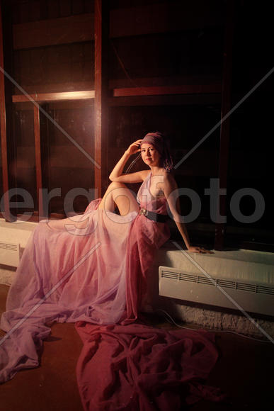 Портрет девушки в розовом