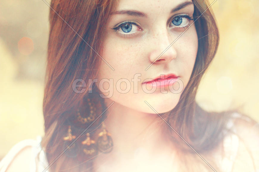 Портрет красивой девушки в высоком ключе