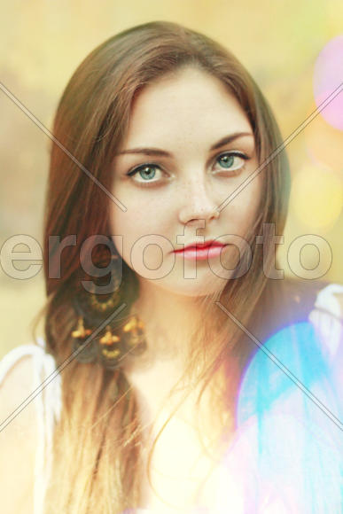 Портрет красивой девушки в высоком ключе