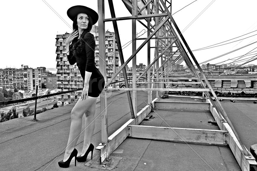 Девушка на крыше