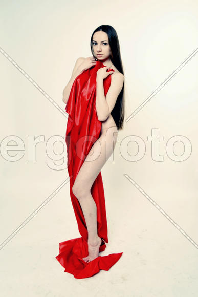 Портрет девушки в красном