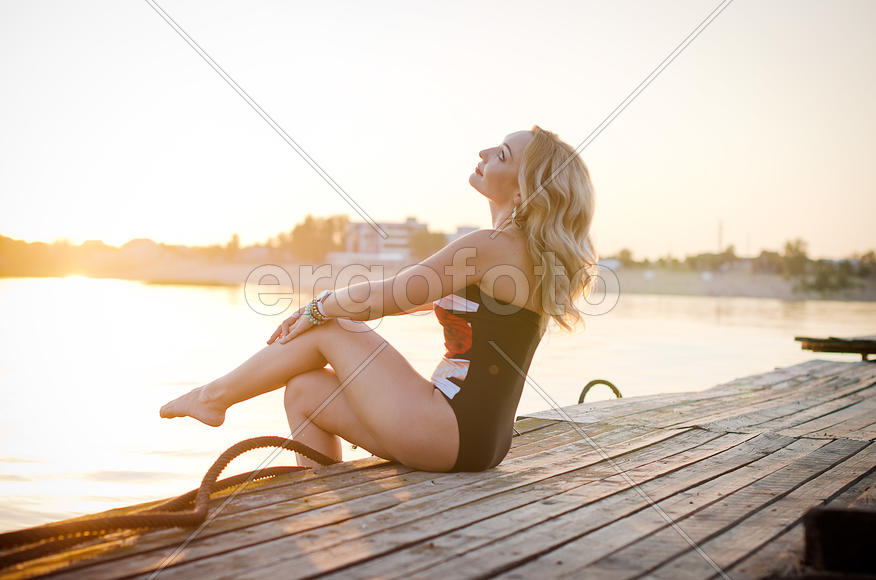 Портрет девушки на закате