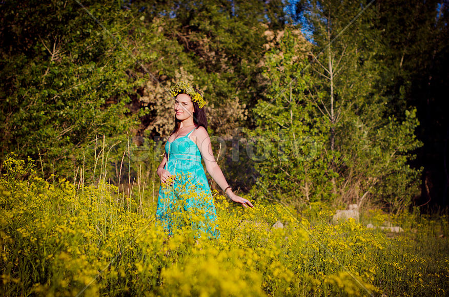 Портрет девушки в ожидании чуда