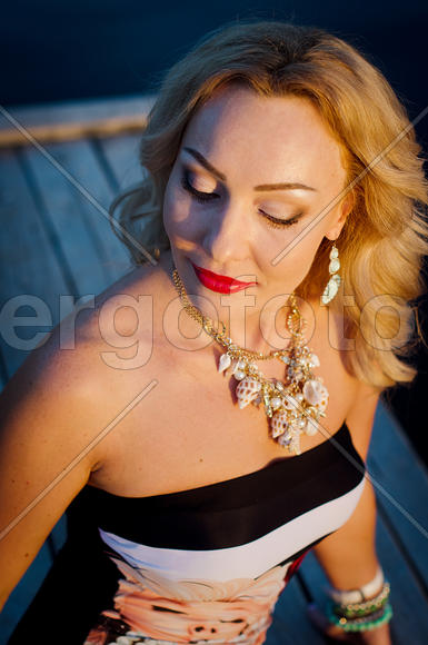 Портрет девушки на закате