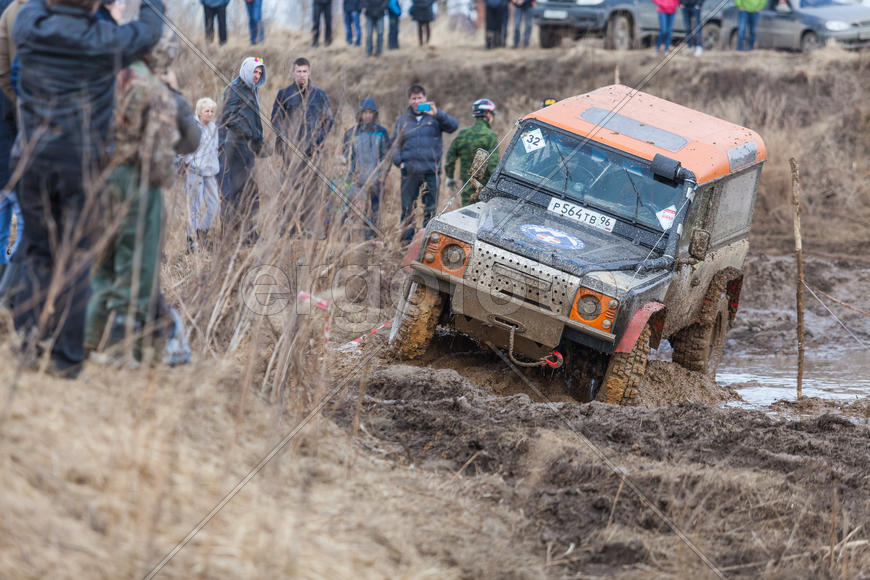 Внедорожник на соревнованиях "Уральская грязь 2015"