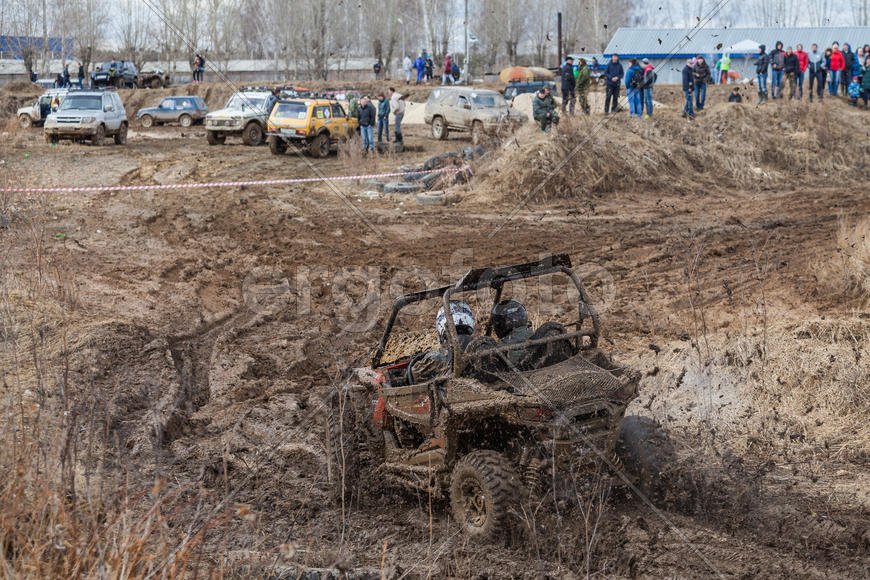 Автомобиль на соревнованиях "Уральская грязь 2015"