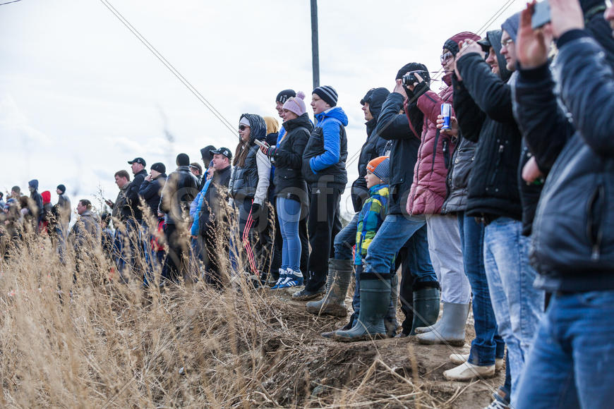 Зрители на соревнованиях "Уральская грязь 2015"