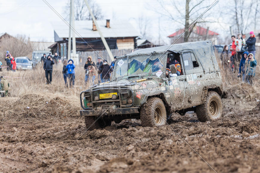 Внедорожник на соревнованиях "Уральская грязь 2015"