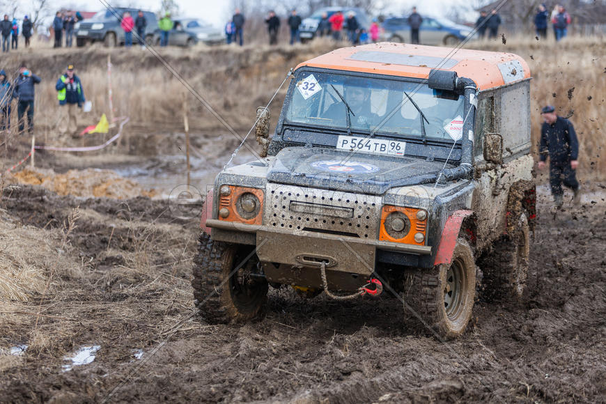 Внедорожник на соревнованиях "Уральская грязь 2015"