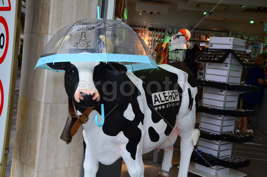 Корова под зонтиком