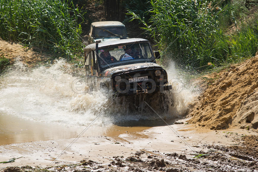 Соревнования внедорожников по бездорожью 