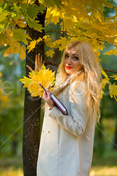 Мила. Портрет осенью