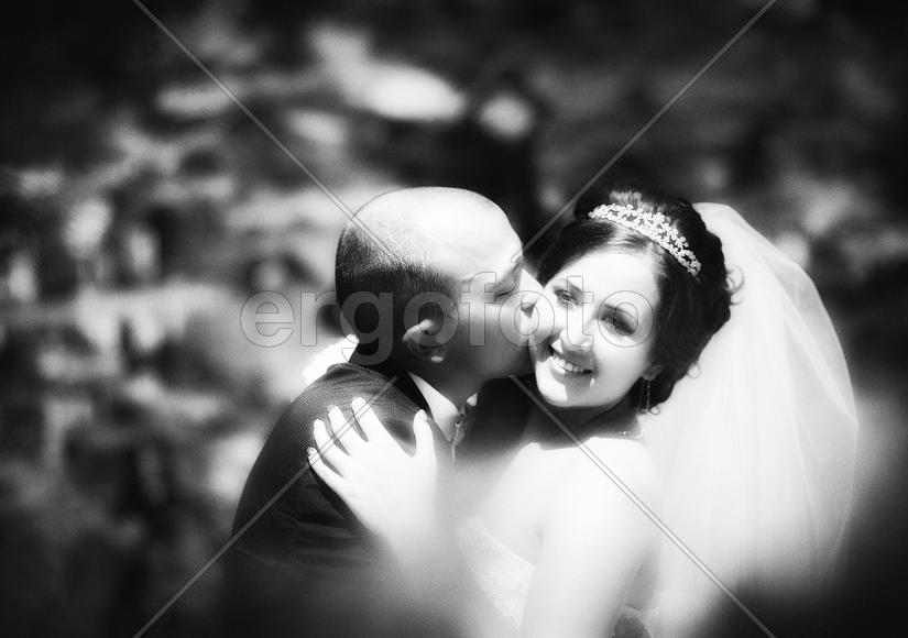 Свадебный поцелуй