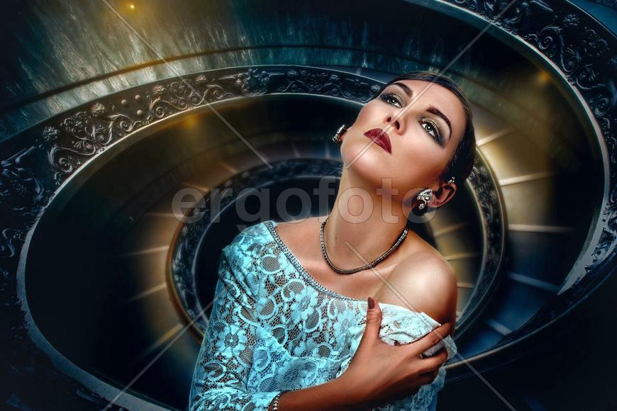 Портрет девушки в голубом платье