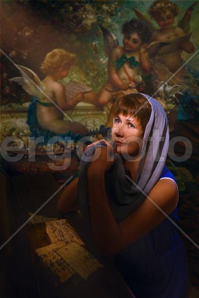 Женщина в церкви