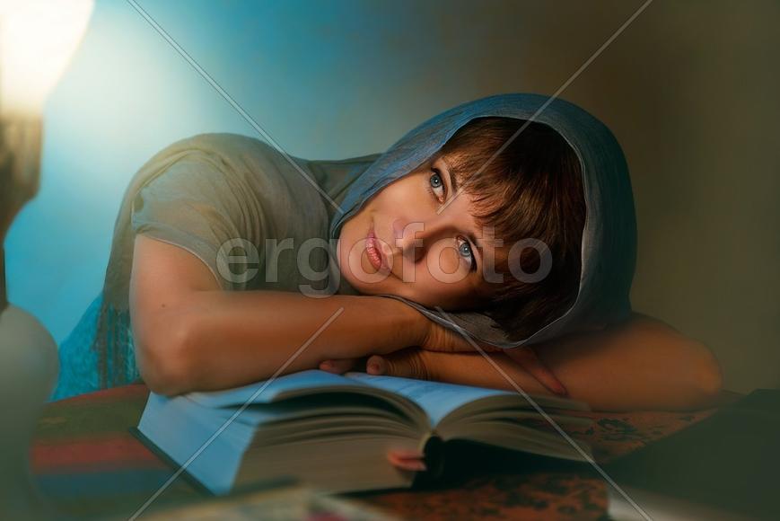 Девушка и книга