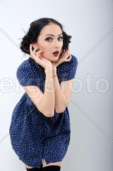 Девушка в платье